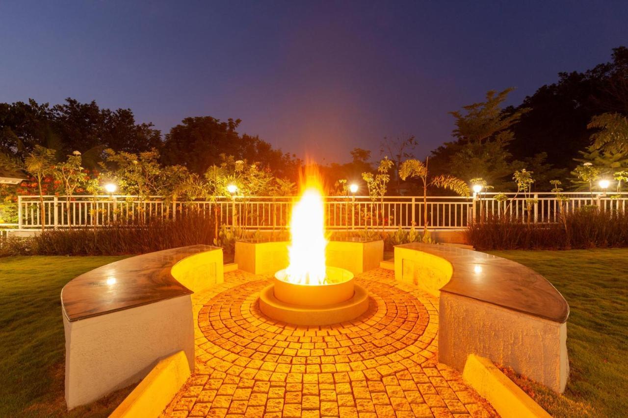 Bellevue Palace By Stayvista - Lavish Abode With A Pool, Landscaped Lawn, Gazebo & Adventure Activities Nashik Εξωτερικό φωτογραφία